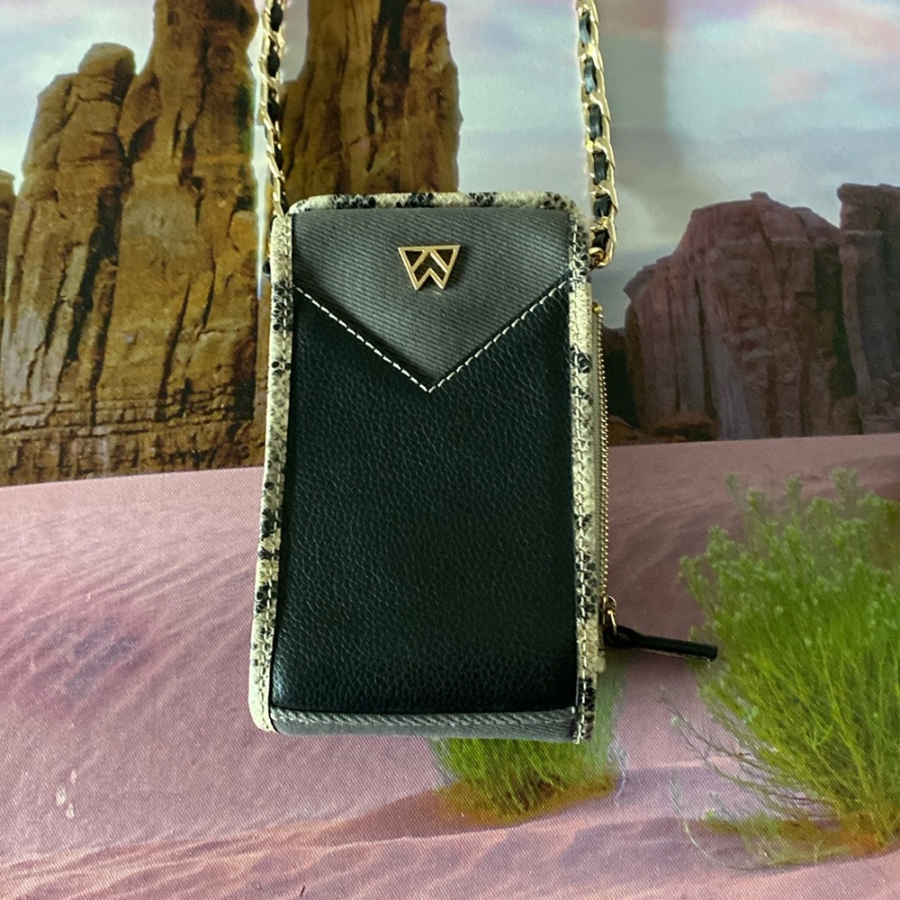 🇺🇸 Kelly Wynne  Phone Crossbody bag.